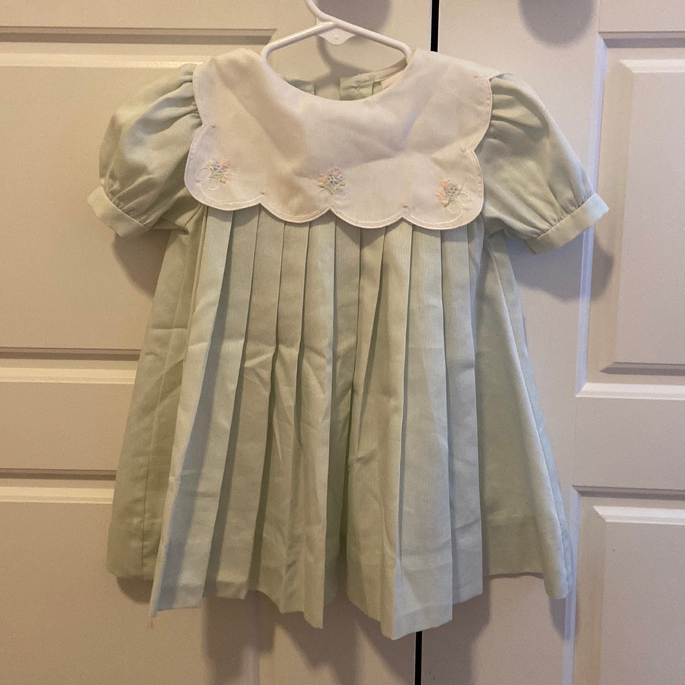 Very sweet green dress. Perfect for events this time of year.